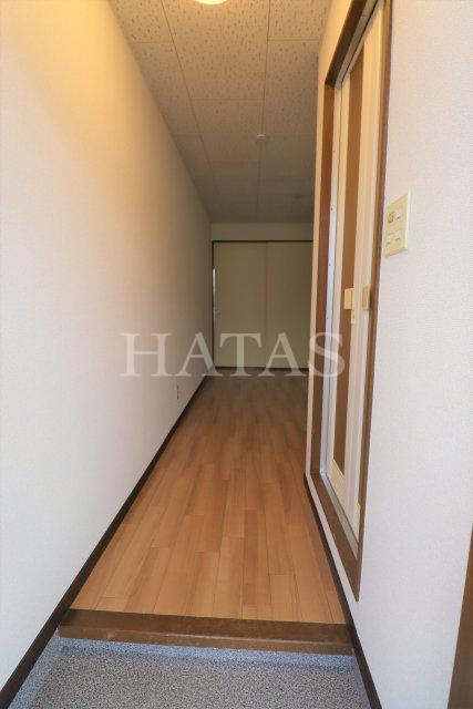 玄関　同物件別部屋です。