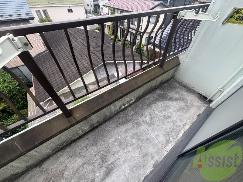 バルコニー　バルコニーが付いているので晴れた日は洗濯物が沢山干せますね