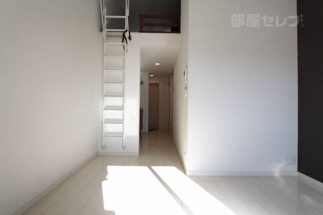 居室・リビング　※２０３号室室内参照