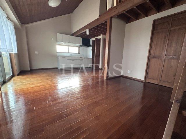 居室・リビング　同物件別部屋です