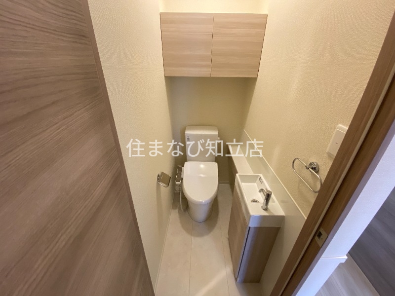 名鉄豊田線 浄水駅 徒歩17分 3階建 築3年のトイレ写真