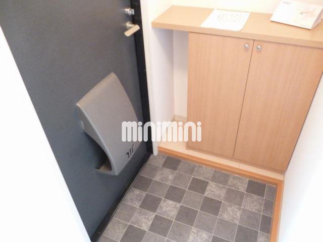 玄関　同物件別部屋の写真転用