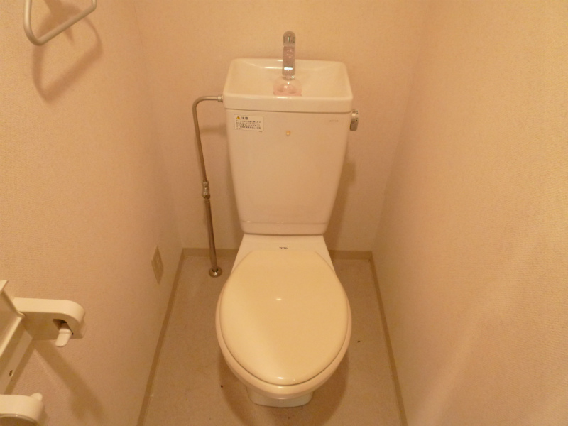 京王線 府中駅 徒歩5分 12階建 築26年のトイレ写真