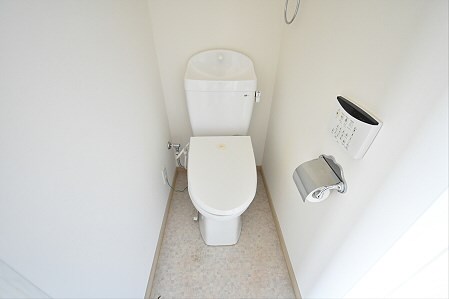 京王線 調布駅 徒歩9分 3階建 築34年のトイレ写真