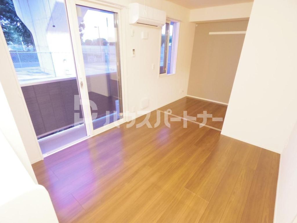HANABUSA IVの居間写真