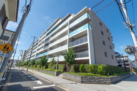建物外観　オートロック完備