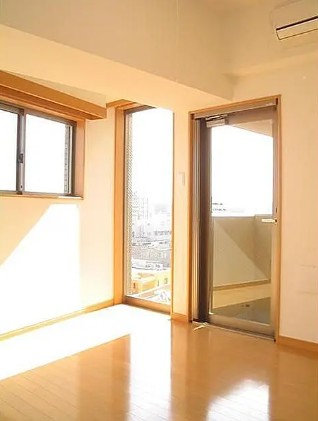 都営三田線 板橋本町駅 徒歩2分 11階建 築22年の居間写真