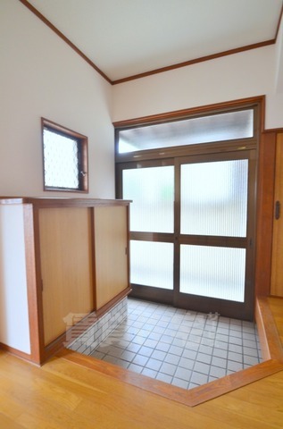 松生町12-4貸家の玄関写真