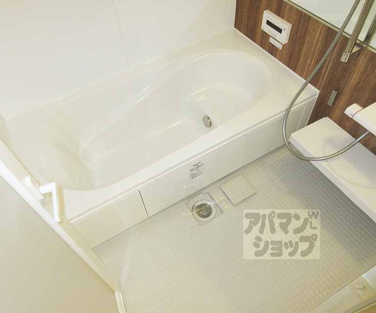 バス・シャワールーム　広々したお風呂です