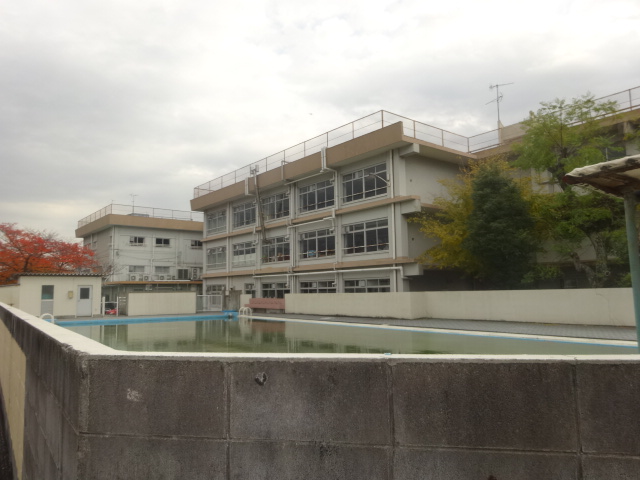 小学校　宝塚市立良元小学校（小学校）まで490m