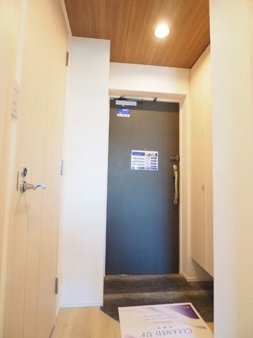 東京メトロ半蔵門線 神保町駅 徒歩2分 13階建 築23年の玄関写真