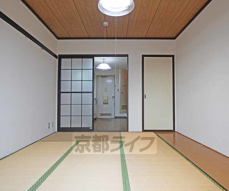 地下鉄烏丸線 北大路駅 徒歩23分 2階建 築43年の居間写真