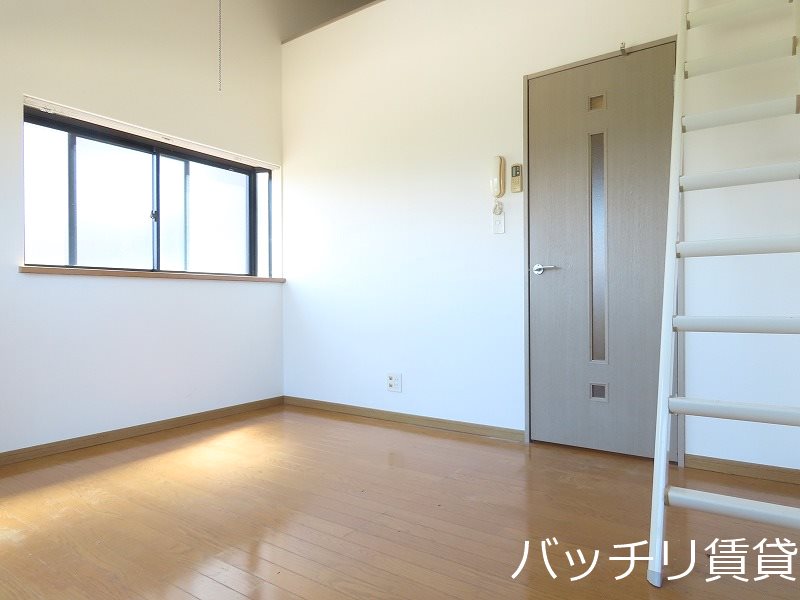 居室・リビング　別号室タイプの為、現状を優先致します。