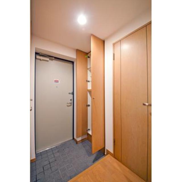 玄関　※写真は同タイプ住戸です。