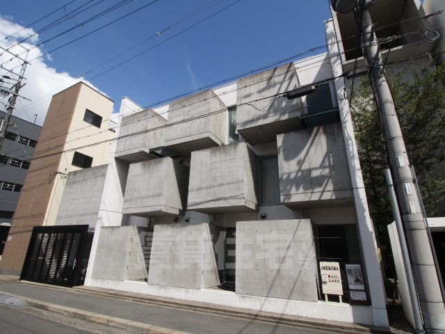 阪急京都線 西院駅 バス乗車時間：5分 最寄りバス停で下車 徒歩3分 築20年