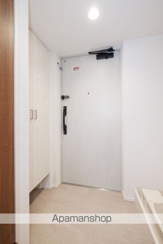 ＪＲ総武線快速 市川駅 徒歩5分 13階建 築3年の玄関写真