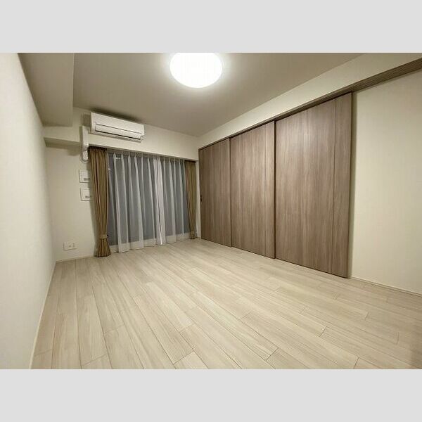 オープンレジデンシア久屋大通 THE COURTの居間写真