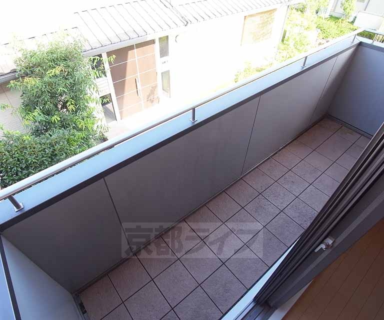 バルコニー　日当たりが良さそうなバルコニーですね。