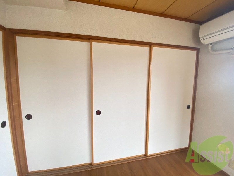 収納　収納はこちらの押し入れをお使いください。