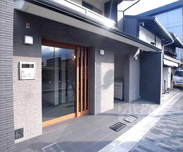 ジュネス二条城の外観写真