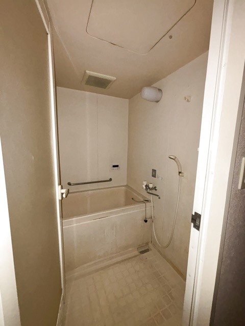 バス・シャワールーム　＊参考写真＊浴槽交換予定です