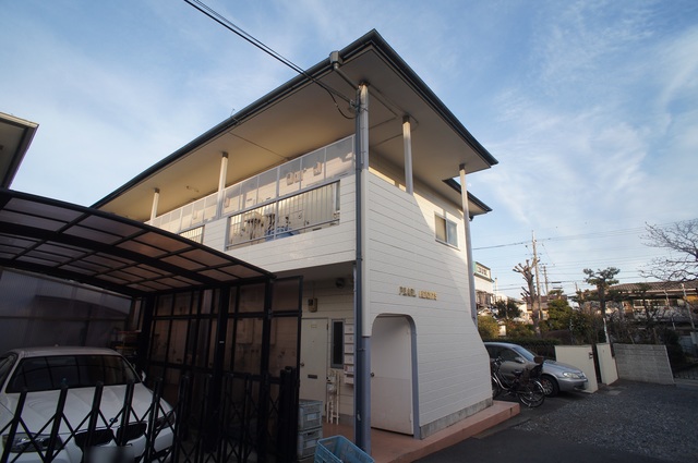 建物外観　３駅利用可能な好立地！お出かけ便利なお部屋です♪