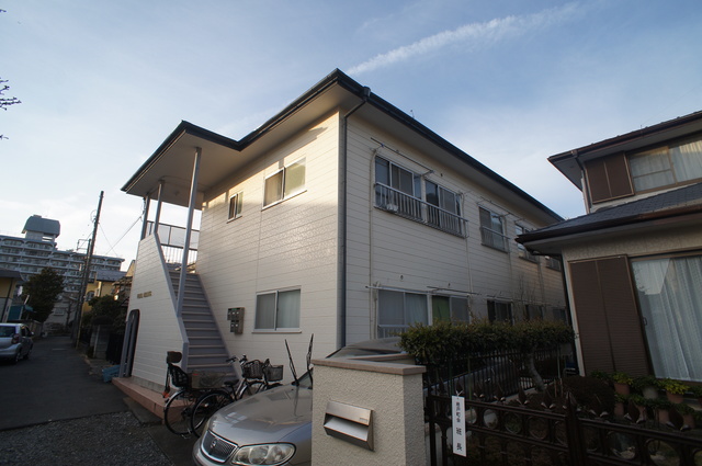 建物外観　周囲は閑静な住宅街なので騒音の心配もございません♪