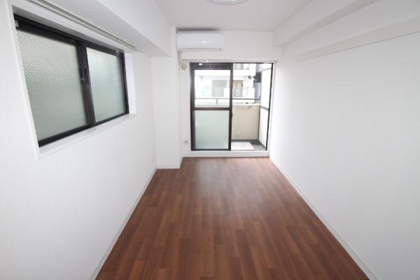 ライオンズマンション横浜長者町南の居間写真
