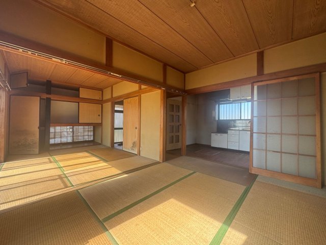 居室・リビング　綺麗な畳の部屋