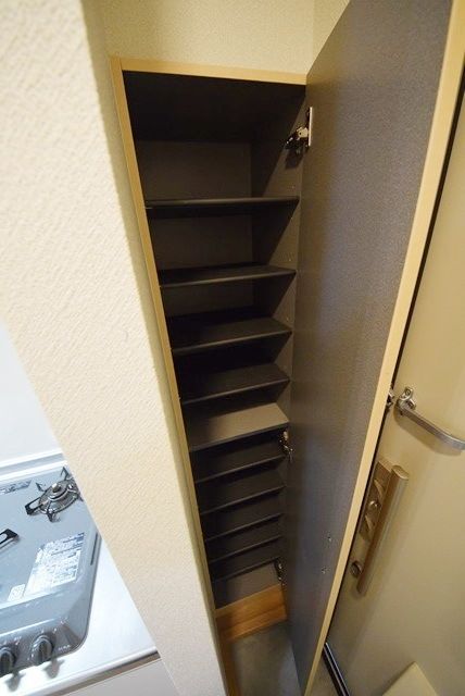 玄関　トールタイプのシューズボックス
