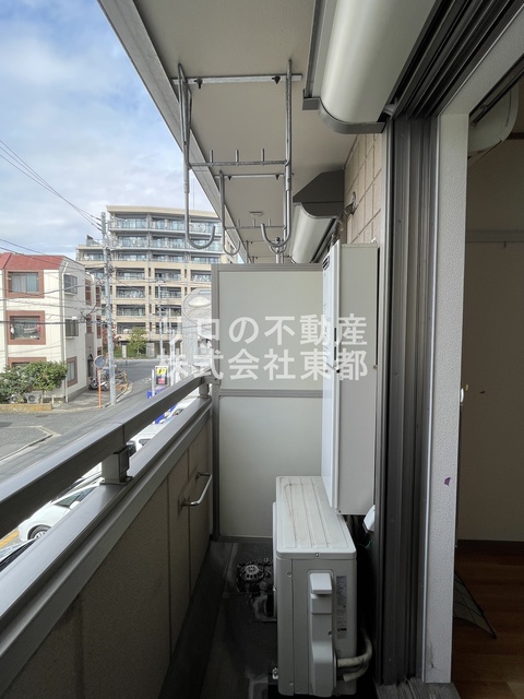 バルコニー　お天気のいい日は洗濯物も気持ちよく干せますね！