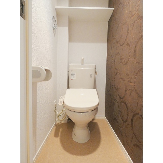 トイレ　別号室の写真です。
