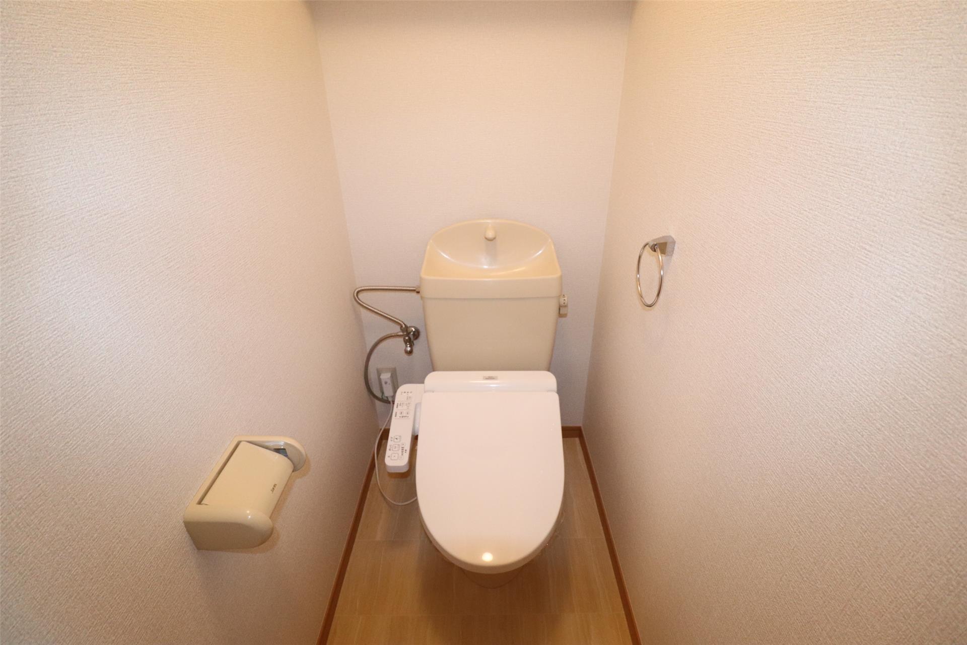 近鉄湯の山線 伊勢松本駅 徒歩9分 3階建 築22年のトイレ写真