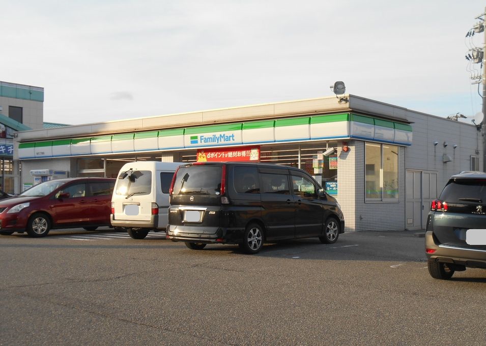 コンビニ　ファミリーマート金沢二万堂店（コンビニ）まで708m