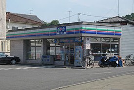 コンビニ　スリーエフ岸根公園駅前店（コンビニ）まで696m