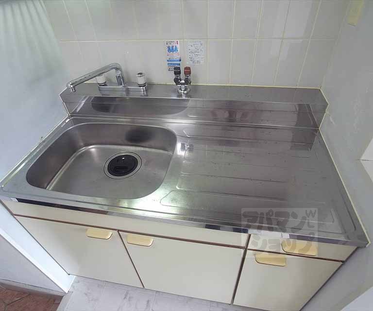 その他部屋・スペース　コンパクトなキッチン完備。