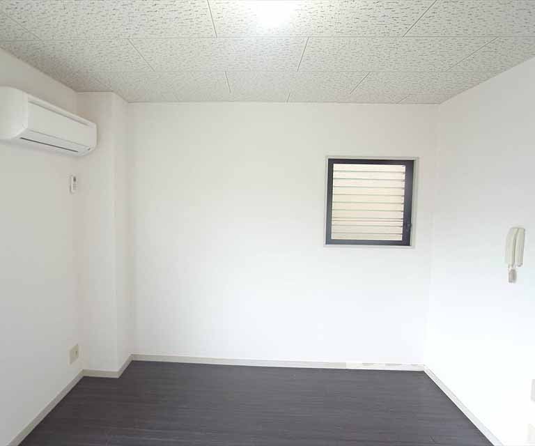 居室・リビング　洋室７．１帖（角部屋は窓が付きます）