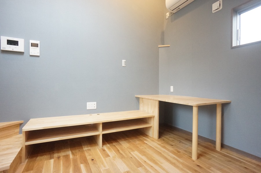 収納　折りたたみ機能付テーブル・TV台・収納スペース有！他収納無し