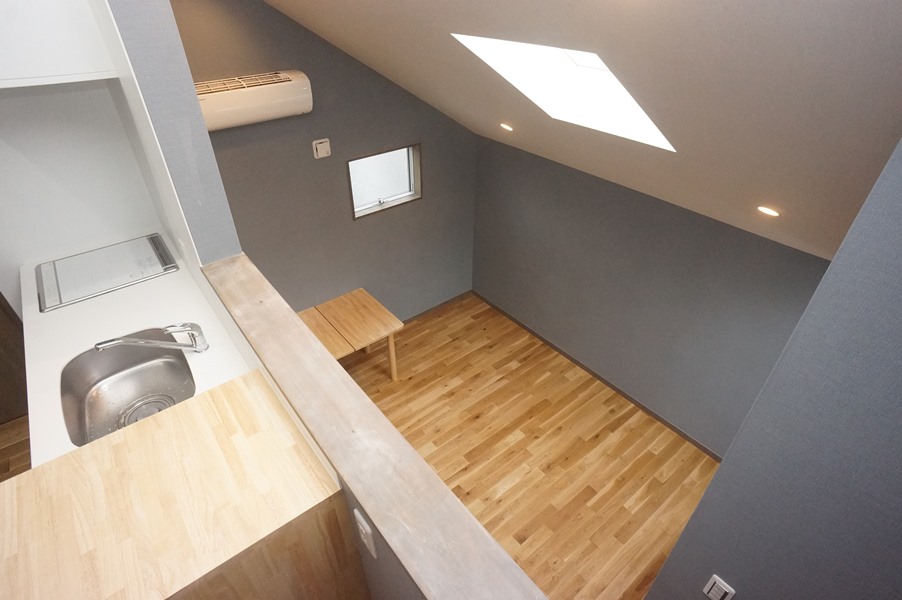 居室・リビング　ナチュラル調フローリング仕様・エアコン１基付！