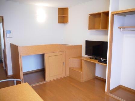 居室・リビング　収納付きベッド