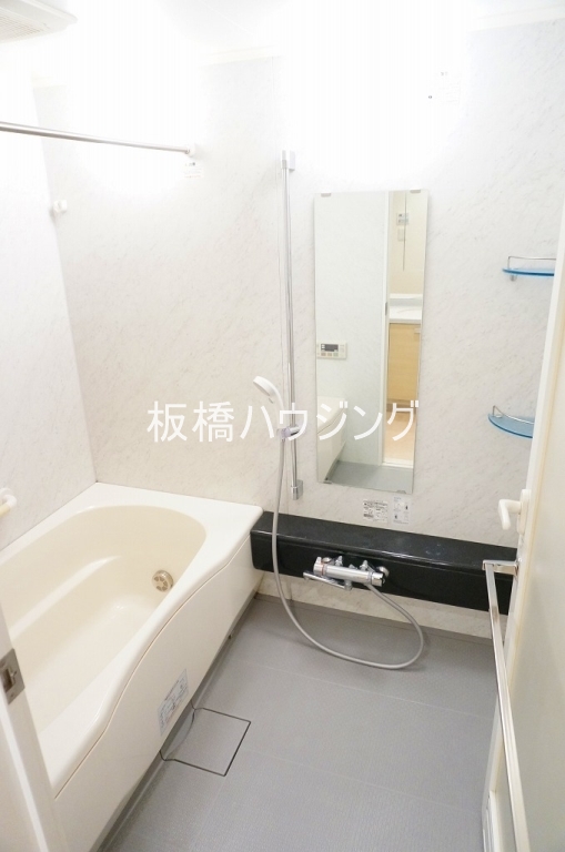 バス・シャワールーム　追い焚き・浴室乾燥機完備