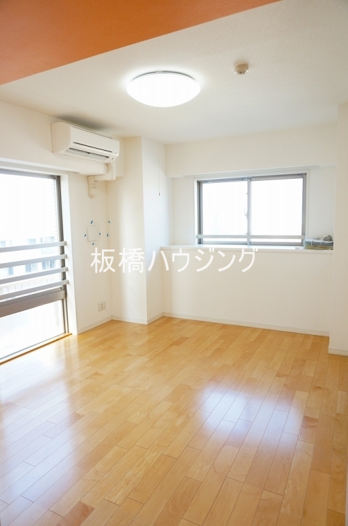 居室・リビング　明るいリビング