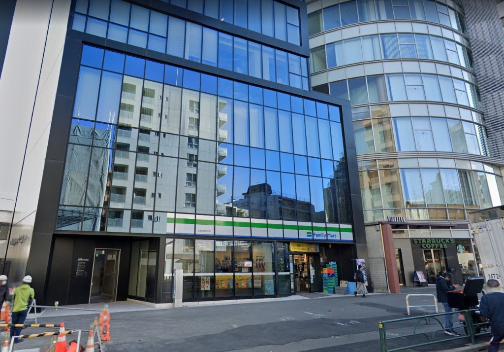 コンビニ　ファミリーマート 北参道駅前店（コンビニ）まで164m