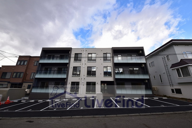 札幌市豊平区月寒西一条のマンションの建物外観