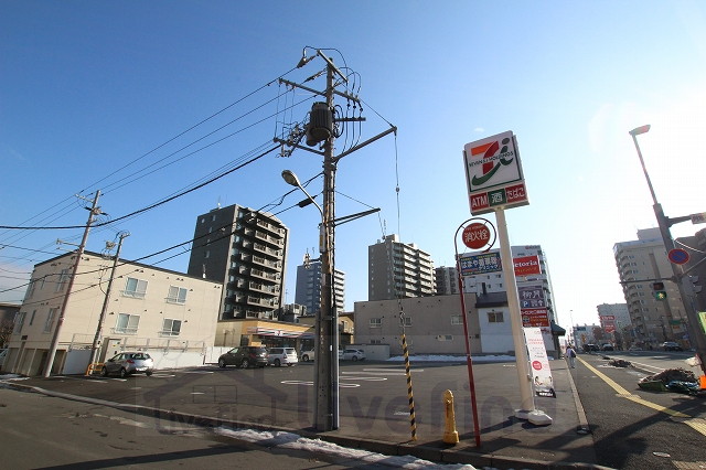 【札幌市豊平区月寒西一条のマンションのコンビニ】