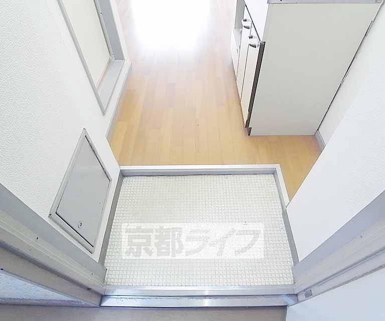 【京都市左京区田中大堰町のマンションの玄関】