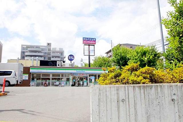 コンビニ　ファミリーマート　吹田上山手町（コンビニ）まで1438m