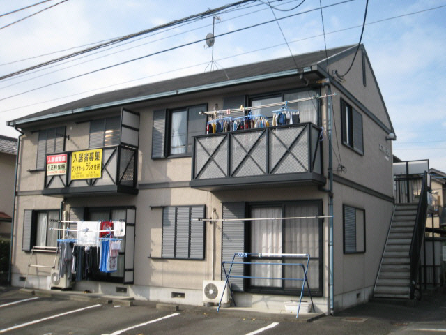 三島市富士ビレッジのアパートの建物外観