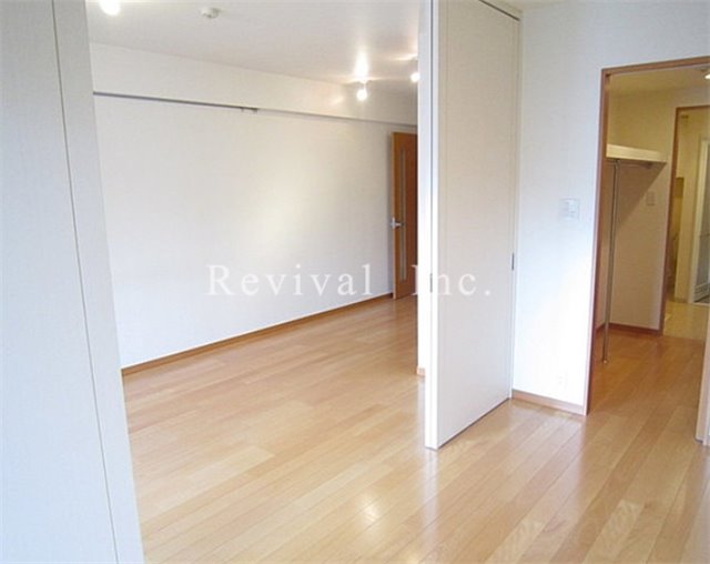 その他部屋・スペース　明るい光の入る洋室