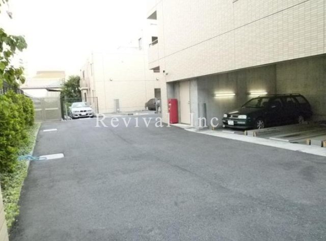 駐車場　敷地内駐車場（空き・サイズは要確認）